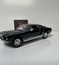 Maisto 1967 Ford Mustang GTA Fastback 1/18 Diecast Model American Muscle Car
