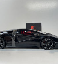 Maisto Lamborghini Countach LPI 800 - 4 1/18 Scale Diecast Model Car.