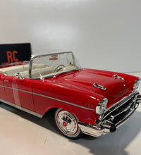 Maisto 1/18 Scale - 1957 Chevrolet Bel Air Concertible Diecast Model Car.