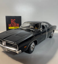 Maisto 1969 Dodge Charger R/T 1/18 Scale Diecast Model American Muscle Car.