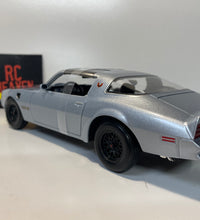 Maisto 1977 Pontiac Firebird Trans Am 1:18 Scale Die cast Model Car