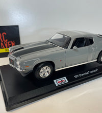 Maisto 1:18 Scale 1971 Chevrolet Camaro Diecast Model Car American Muscle Grey.