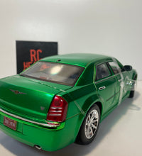 Maisto 2005 Chrysler Hemi 300c 1:18 Scale Diecast Model Car.