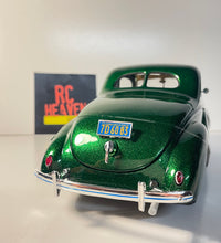 Maisto 1939 Ford Deluxe Coupe  1/18 Scale Diecast Model American Classic Car.
