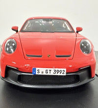 Maisto Diecast Model Special Edition 1:18 scale Porsche 911 GT3 Red.