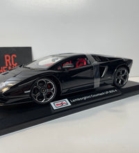 Maisto Lamborghini Countach LPI 800 - 4 1/18 Scale Diecast Model Car.