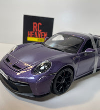 Maisto Diecast Model Special Edition 1:18 scale Porsche 911 GT3 Purple.