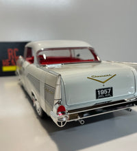 Maisto 1/18 Scale - 1957 Chevrolet Bel Air Coupe Diecast Model Car.