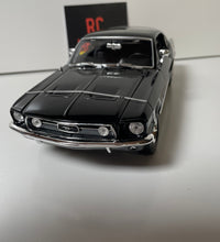 Maisto 1967 Ford Mustang GTA Fastback 1/18 Diecast Model American Muscle Car