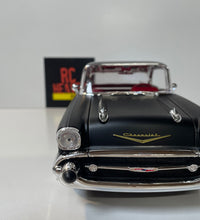 Maisto 1/18 Scale - 1957 Chevrolet Bel Air Coupe Diecast Model Car Custom Hot Rod.