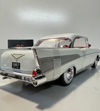 Maisto 1/18 Scale - 1957 Chevrolet Bel Air Coupe Diecast Model Car.