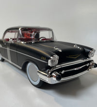 Maisto 1/18 Scale - 1957 Chevrolet Bel Air Coupe Diecast Model Car Custom Hot Rod.