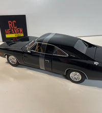 Maisto 1969 Dodge Charger R/T 1/18 Scale Diecast Model American Muscle Car.