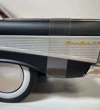 Maisto 1/18 Scale - 1957 Chevrolet Bel Air Coupe Diecast Model Car Custom Hot Rod.