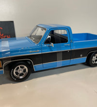 Maisto 1/18 Scale - 1974 Chevrolet C10 Cheyenne Super  - Blue & Black Diecast Model.
