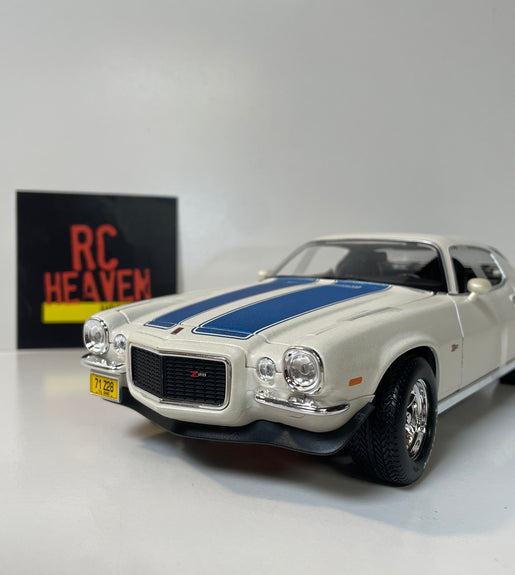 Maisto 1:18 Scale 1971 Chevrolet Camaro Diecast Model Car American Muscle