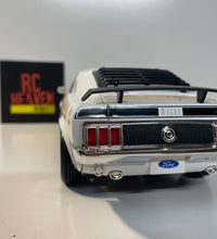 Maisto 1970 Ford Mustang Mach 1 - 1/18 Scale Diecast Model American Muscle Car.