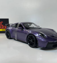 Maisto Diecast Model Special Edition 1:18 scale Porsche 911 GT3 Purple.