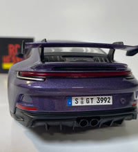 Maisto Diecast Model Special Edition 1:18 scale Porsche 911 GT3 Purple.