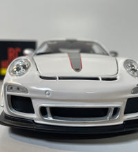 Maisto 1/18 Scale Porsche 911 GT3 RS4.0 Diecast Model Car.