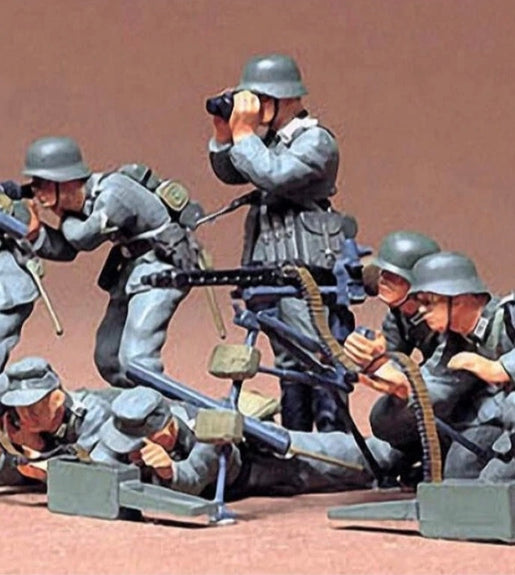 Tamiya 1/35 Scale German Machine Gun Troops Model Kit No: 35038