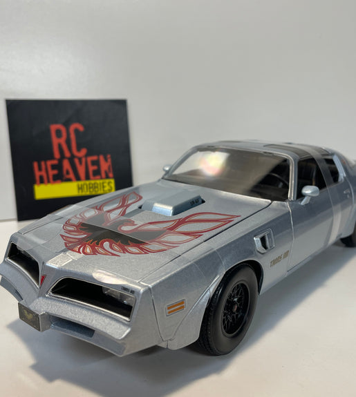 Maisto 1977 Pontiac Firebird Trans Am 1:18 Scale Die cast Model Car