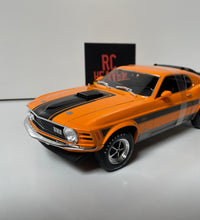 Maisto 1970 Ford Mustang Mach 1 1/18 Scale Diecast Model American Muscle Car.