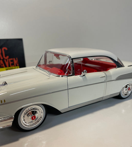 Maisto 1/18 Scale - 1957 Chevrolet Bel Air Coupe Diecast Model Car.