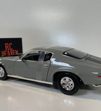 Maisto 1:18 Scale 1971 Chevrolet Camaro Diecast Model Car American Muscle Grey.