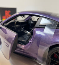 Maisto Diecast Model Special Edition 1:18 scale Porsche 911 GT3 Purple.