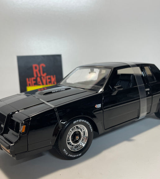 Maisto 1/18 Scale - 1987 Buick Grand National Diecast Model Car.