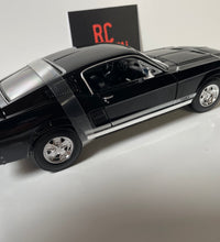 Maisto 1967 Ford Mustang GTA Fastback 1/18 Diecast Model American Muscle Car