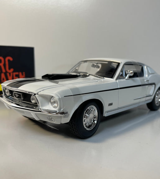 Maisto 1:18 Scale 1968 Ford Mustang GT Cobra Jet Diecast Model Car Muscle Car