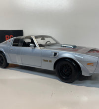 Maisto 1977 Pontiac Firebird Trans Am 1:18 Scale Die cast Model Car