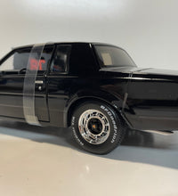 Maisto 1/18 Scale - 1987 Buick Grand National Diecast Model Car.