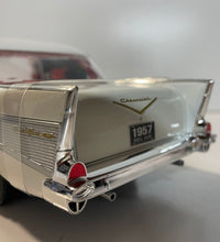 Maisto 1/18 Scale - 1957 Chevrolet Bel Air Coupe Diecast Model Car.