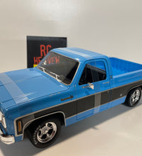 Maisto 1/18 Scale - 1974 Chevrolet C10 Cheyenne Super  - Blue & Black Diecast Model.