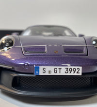 Maisto Diecast Model Special Edition 1:18 scale Porsche 911 GT3 Purple.