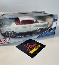 Maisto 1/18 Scale - 1957 Chevrolet Bel Air Coupe Diecast Model Car.