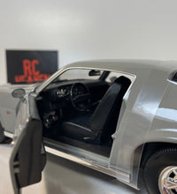 Maisto 1:18 Scale 1971 Chevrolet Camaro Diecast Model Car American Muscle Grey.