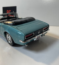 Maisto 1:18 Scale 1967 Chevrolet Camaro SS 396 Convertible Diecast Model Car