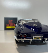 Maisto 1/18 Diecast Special Edition 1965 Chevrolet Corvette Metallic Purple Model Car.