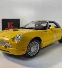 Maisto Ford Thunderbird 1/18 Scale Diecast Model Car Yellow.