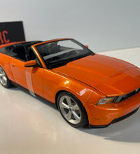 Maisto 2010 Ford Mustang GT Convertible 1/18 Scale Diecast Model Car Orange.