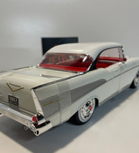 Maisto 1/18 Scale - 1957 Chevrolet Bel Air Coupe Diecast Model Car.