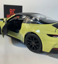 Maisto Porsche 911 Targa 4 GTS 992.2 1/18 Scale Diecast Model Car Super Car.