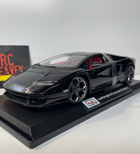 Maisto Lamborghini Countach LPI 800 - 4 1/18 Scale Diecast Model Car.