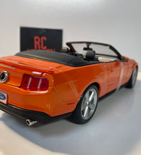 Maisto 2010 Ford Mustang GT Convertible 1/18 Scale Diecast Model Car Orange.