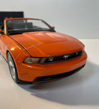 Maisto 2010 Ford Mustang GT Convertible 1/18 Scale Diecast Model Car Orange.