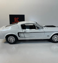 Maisto 1:18 Scale 1968 Ford Mustang GT Cobra Jet Diecast Model Car Muscle Car